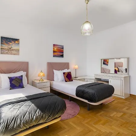 Whome Perfect Family Hideout W/ac & 4br + 5ba *