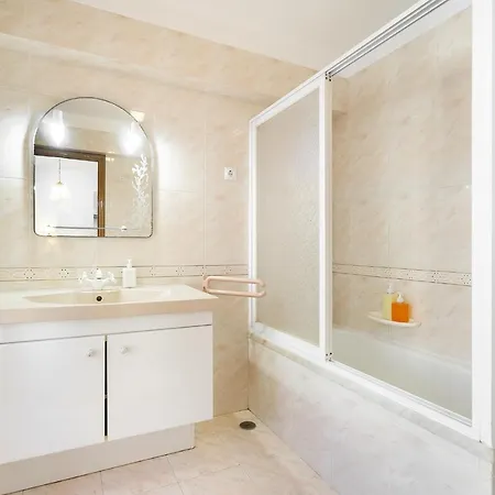 Whome Perfect Family Hideout W/ac & 4br + 5ba *