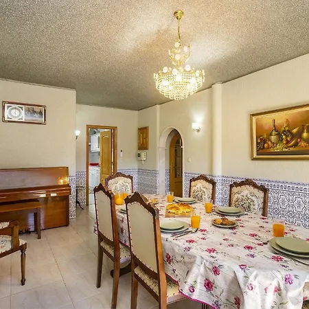 Whome Perfect Family Hideout W/ac & 4br + 5ba *